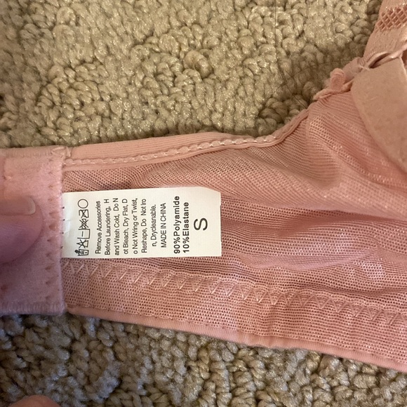NWOT light Pink small 3 clasp bra - Picture 5 of 5